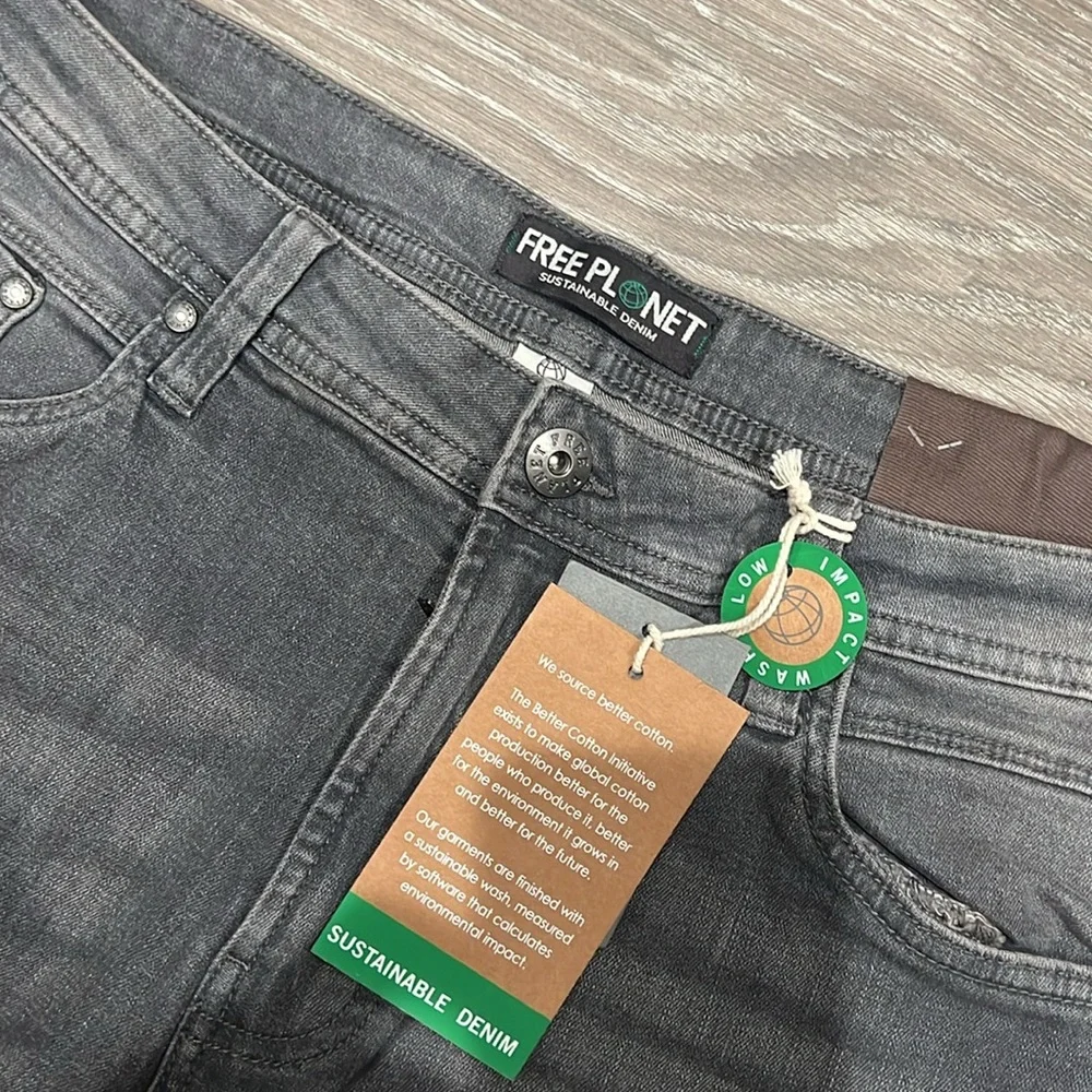 Free planet jeans. 34x32. NWT